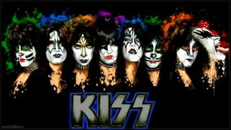 Kiss In Makeup Wallpaper