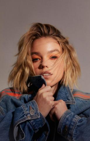 Milly Alcock Actress Women Looking At Er Makeup Orange