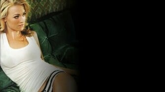 Yvonne Strahovski Wallpaper