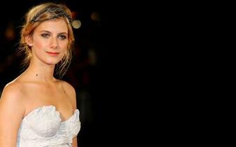 Melanie Laurent HD Desktop Wallpaper