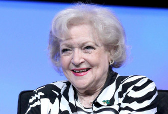 Betty White Background Wallpaper