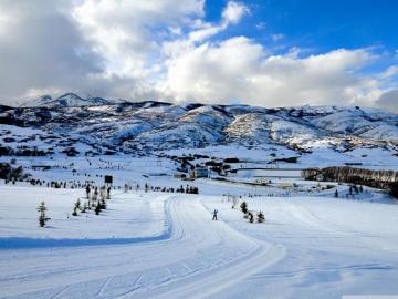 Ski Trails Wallpaper Top Background