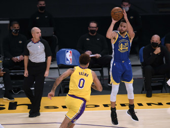 Curry Gana El Duelo A Lebron James Con Una Gran Remontada Wallpaper