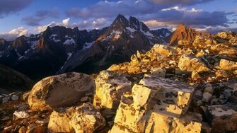 Wonderful Mountain Range Wallpaper