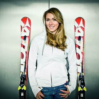 Bild Mikaela Shiffrin Gewann Mit Ski Und Skischuhen Von