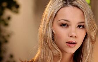 Ashlynn Brook Wallpaper