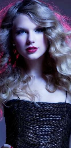 Taylor Swift Highlighted Hair Wallpaper