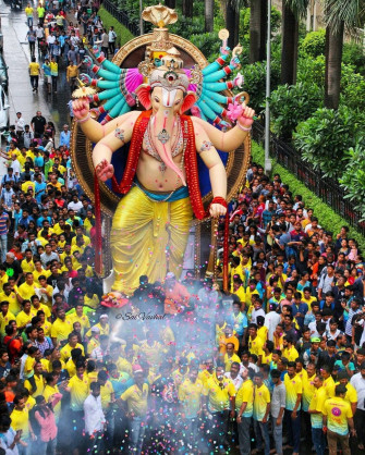 Ganesh Statue Procession iPhone Wallpaper