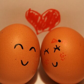 Egg Couple Wallpaper