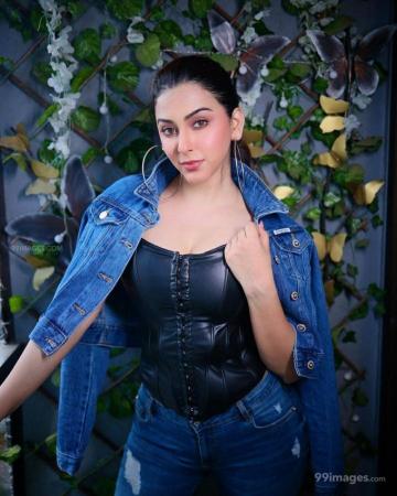 Eshanya Maheshwari Hot HD Photos Wallpaper For Mobile