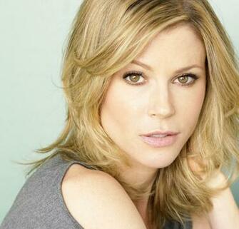Julie Bowen Husband Age Difference Wallpaper