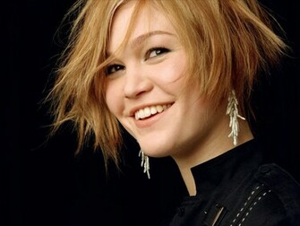 Julia Stiles Wallpaper Beautiful Girl