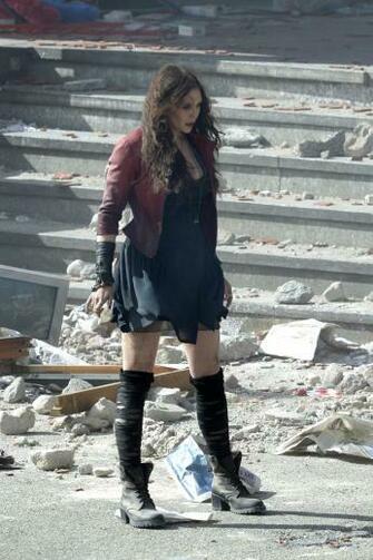 Old Pictures Of Elizabeth Olsen As The Scarlet Witch Ign Boards