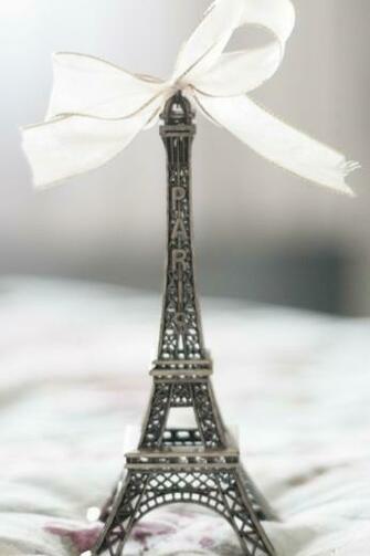 Wallpaper Eiffel Tower Statue Bow iPhone 4s HD