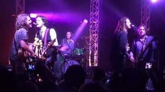 Watch Powderfinger Members Reunite Perform Together In Brisbane
