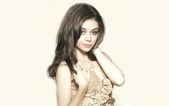HD Sarah Hyland Wallpaper