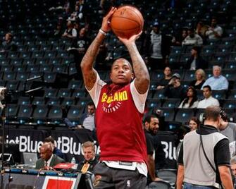 Lebron James Says Cavs Aren T Relying On Isaiah Thomas To