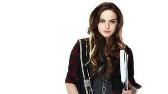 Elizabeth Gillies HD Wallpaper