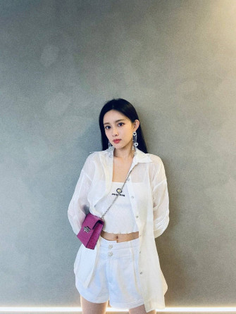 Meng Ziyi Studio Weibo Update Simple But