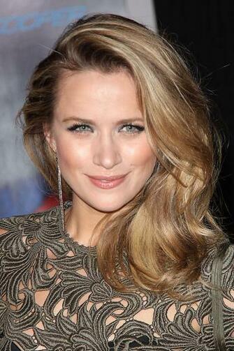 Shantel Vansanten HD Wallpaper