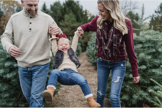 Christmas Tree Farm Family Photos In Oakland By Kari Dawson Photo