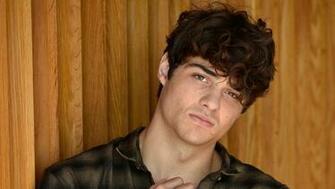 With Netflix Rom Coms Noah Centineo Is Having A Moment
