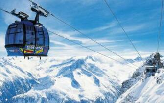 Cable Car In A Ski Resort Wallpaper