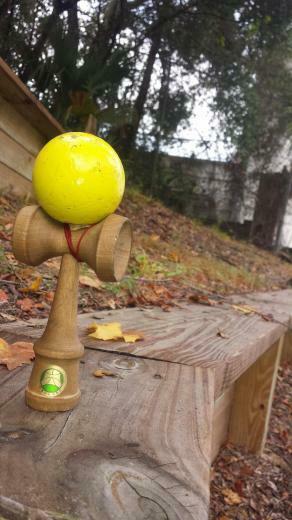 Wallpaper Of A Nicely Loved Tk16 Kendama