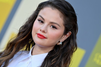 Selena Gomez Wore A Cozy S Barbiecore To Saturday Night