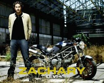 Zachary Levi Wallpaper