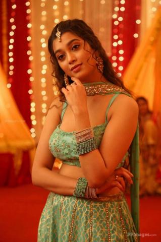 Digangana Suryavanshi Hot HD Photos Wallpaper For Mobile