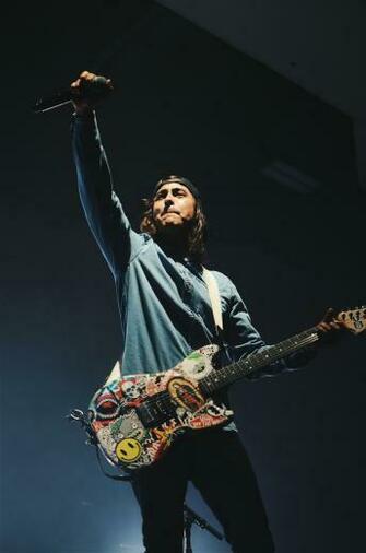 Vic Fuentes In Pierce The Veil