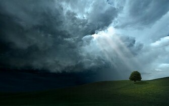 Light Rays Trough Dark Clouds Cool Wallpaper
