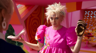 Weird Barbie An Ode To Kate Mckinnon S Character Glamour Uk