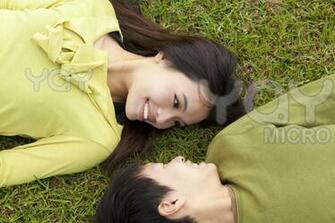 Cute Love Couple Wallpaper Pieces