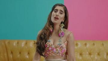 Celebrity Hairstyle Of Akasa Singh From Naiyyo Single