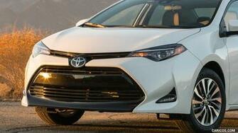 Toyota Corolla Le Eco Super White Front HD
