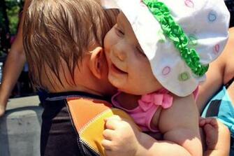 Cute Hug Romantic Wallpaper Apps Directories