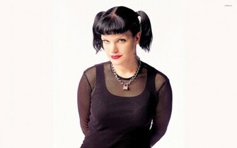 Pauley Perrette Wallpaper Celebrity