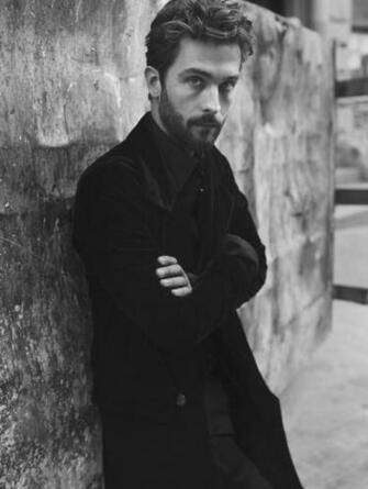 Celebrity Photo Tom Mison Vote