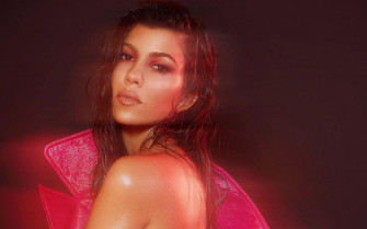 Kourtney Kardashian Poses Nude Wallpaper HD