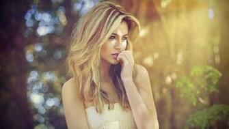 Beautiful Blonde Girls Wallpaper Desiggn