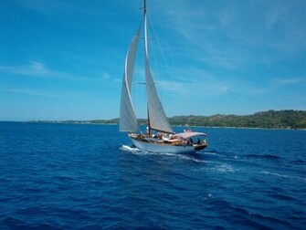 Sailboat Oneaire Iii Wallpaper Background Roatan Honduras