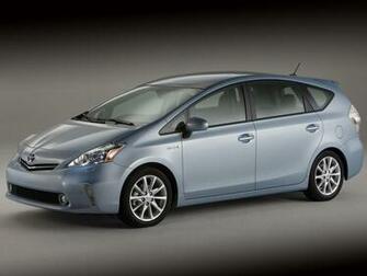 Toyota Prius V Japanese Car Wallpaper