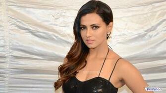 Sana Khan High Resolution Image Glamsham