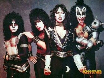 Kiss Wallpaper