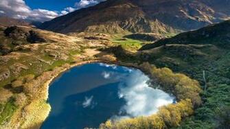 Beautiful Mountain Lake Wallpaper