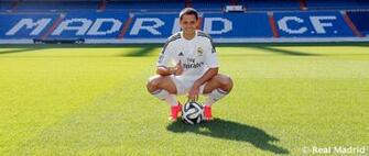 Chicharito Hern Ndez Steps Onto The Bernab U Turf For First Time