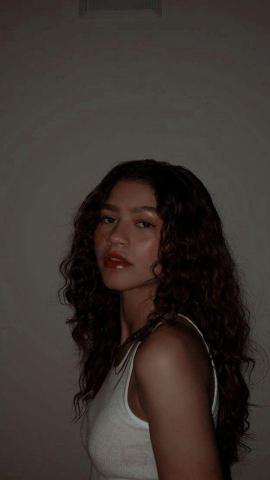 Zendaya Aesthetic Wallpaper Style