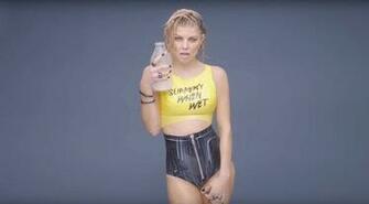 Fergie Wallpaper Image Photos Pictures Background